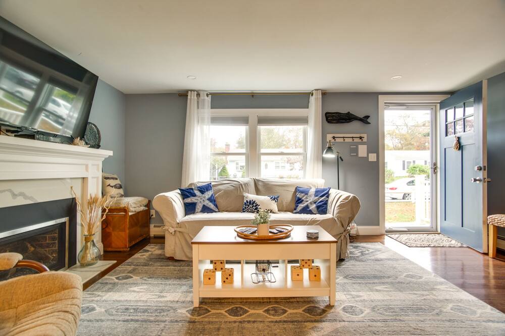Photo of Livingroom in West Yarmouth