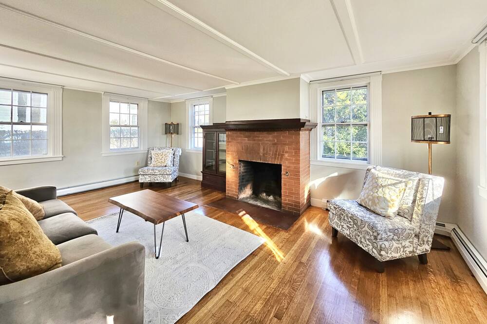Photo of Livingroom in Newton Upper Falls