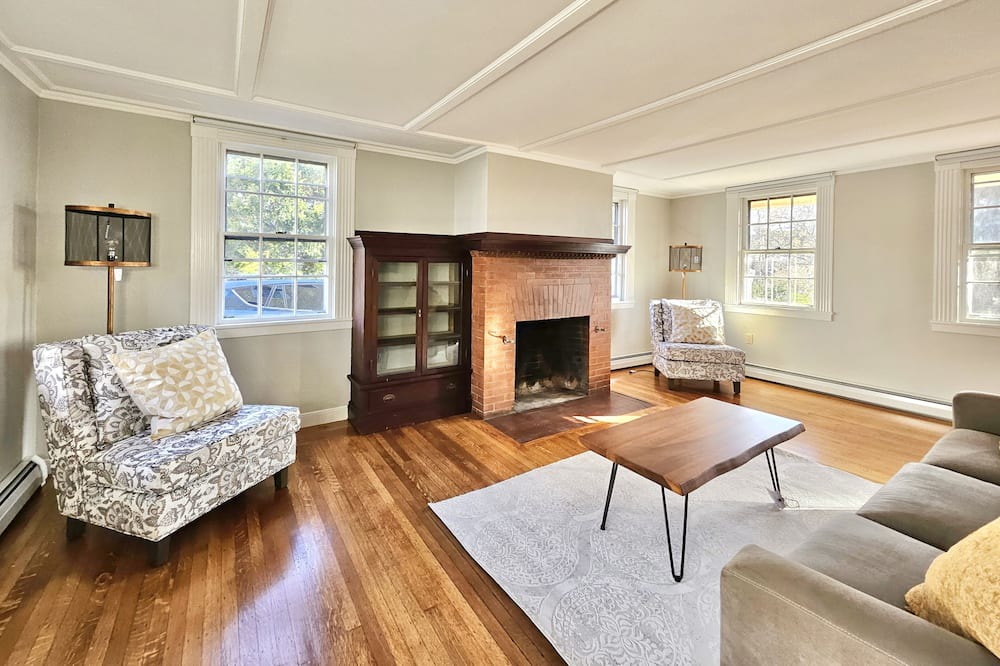 Photo of Livingroom in Newton Upper Falls