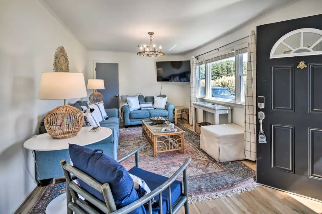 Photo of Livingroom in Deltaville