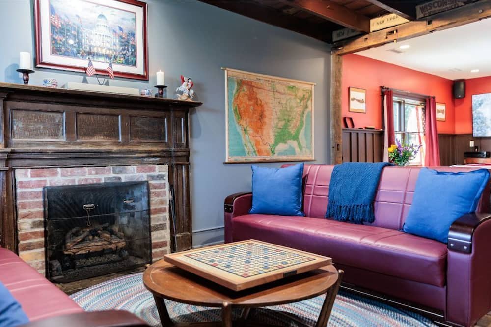Photo of Livingroom in Rockbridge Baths