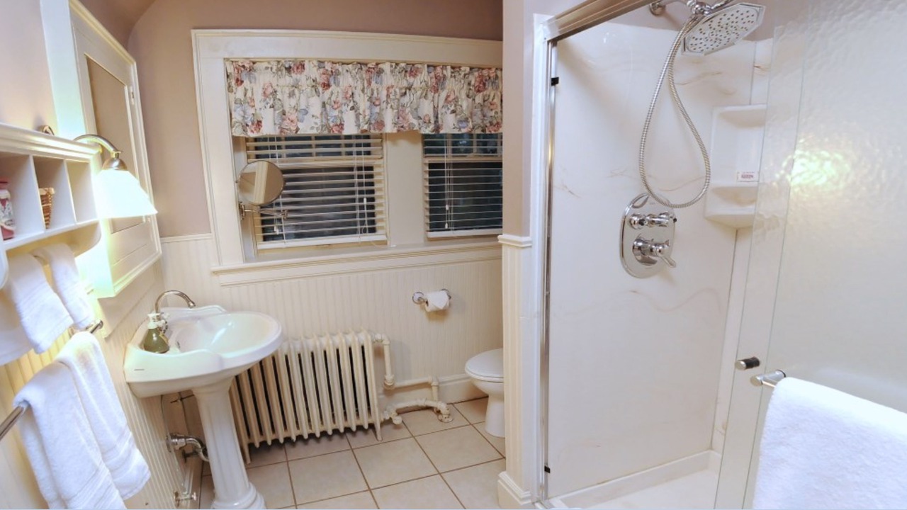 Photo of Bathroom in West Washington