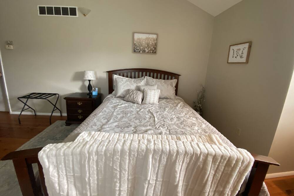 Photo of Bedroom in Metamora
