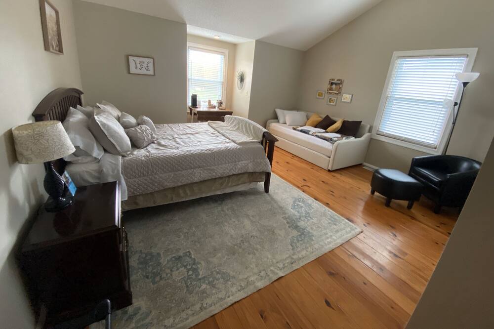 Photo of Bedroom in Metamora