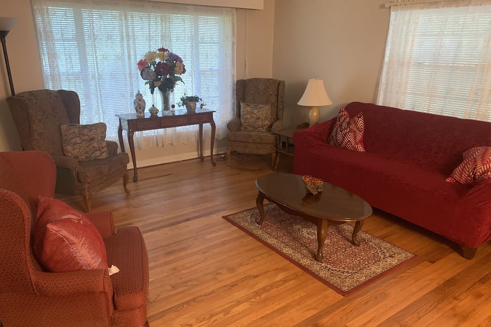 Photo of Livingroom in Crawfordville