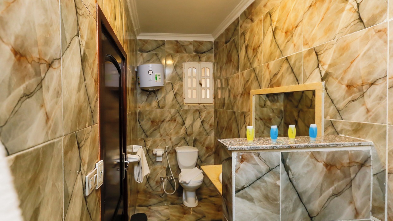 Photo of Bathroom in Pyramids Gardens