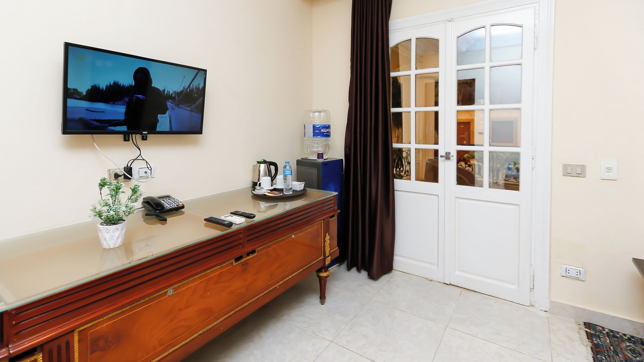 Photo of Bedroom in Pyramids Gardens