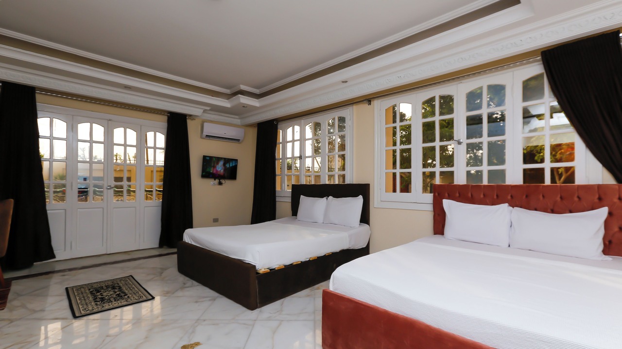 Photo of Bedroom in Pyramids Gardens