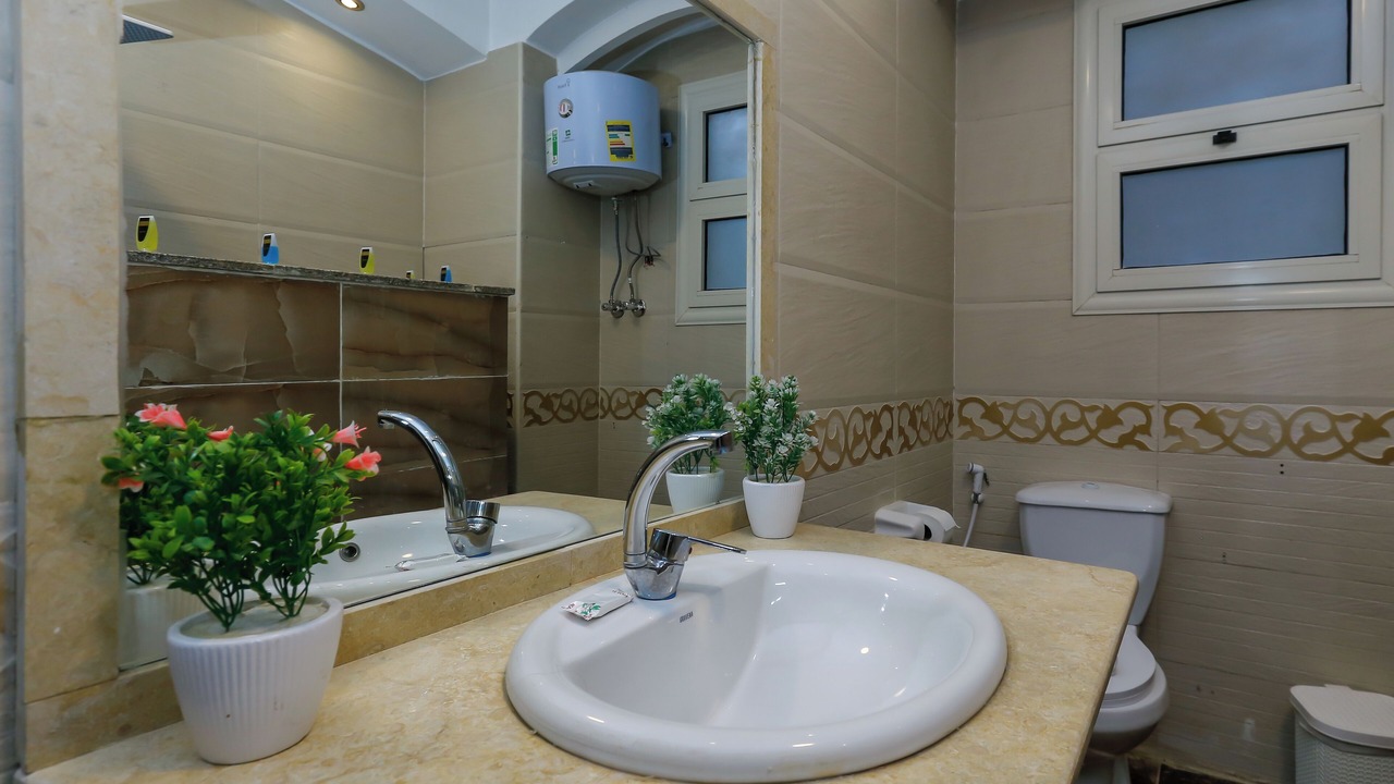 Photo of Bathroom in Pyramids Gardens