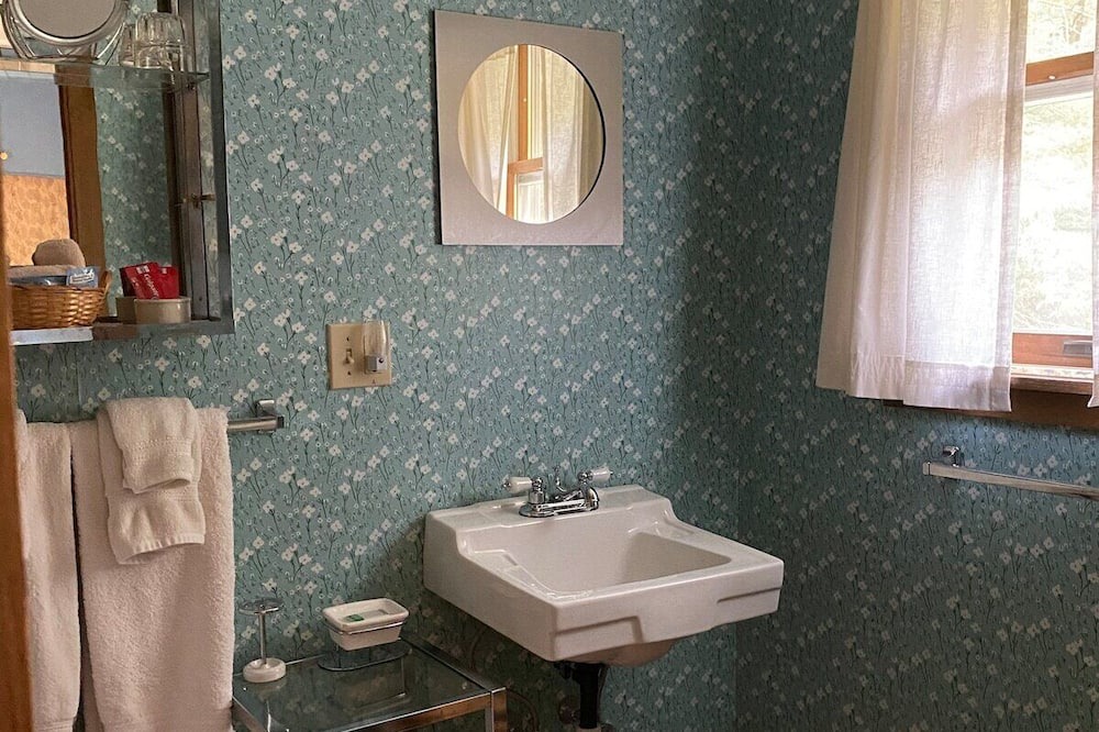 Photo of Bathroom in Canaan