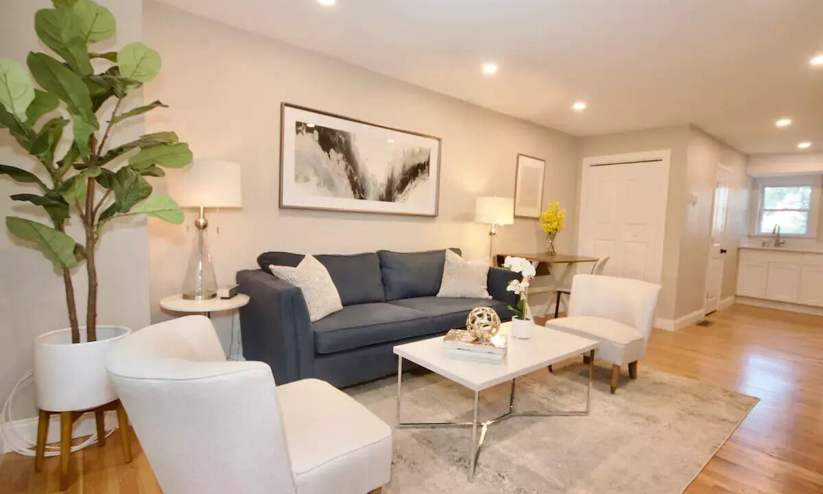 Photo of Livingroom in Woburn