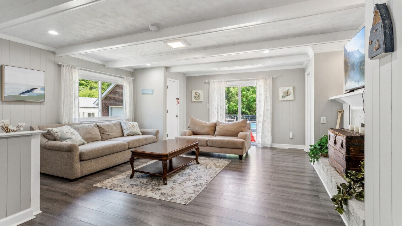 Photo of Bedroom in Coliseum Central