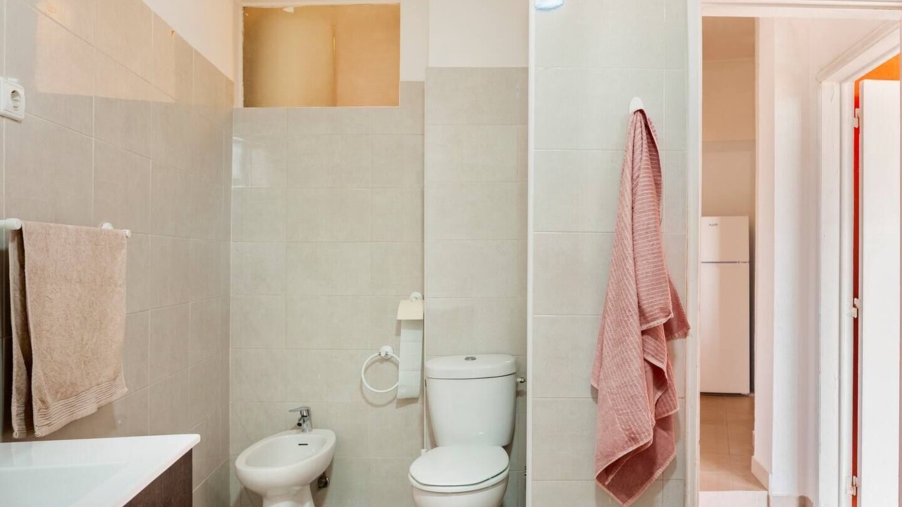 Photo of Bathroom in Linda-a-Velha