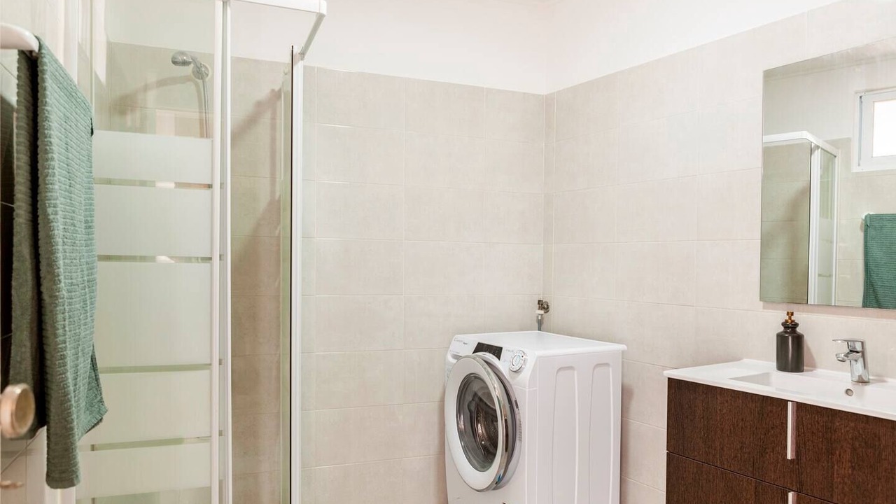 Photo of Bathroom in Linda-a-Velha