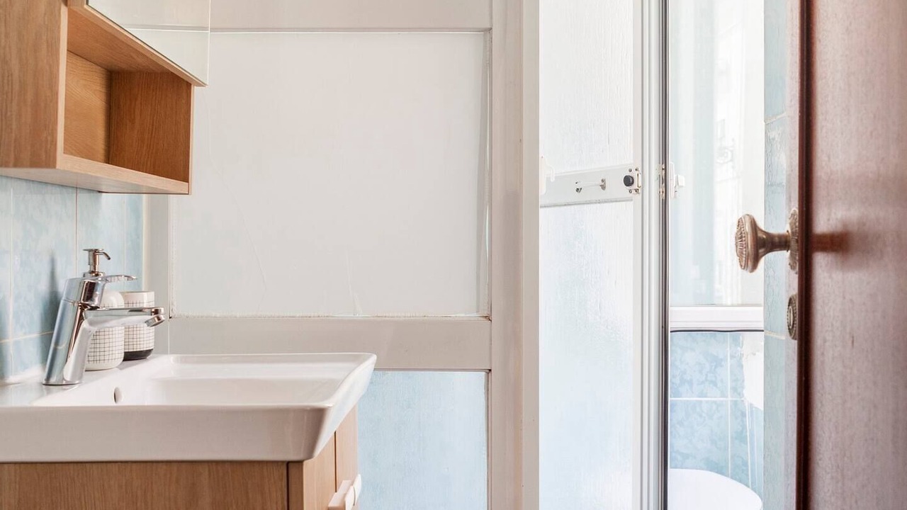 Photo of Bathroom in Linda-a-Velha