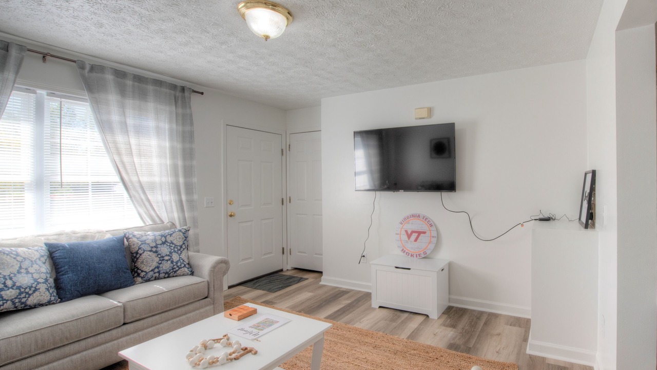Photo of Livingroom in Blacksburg