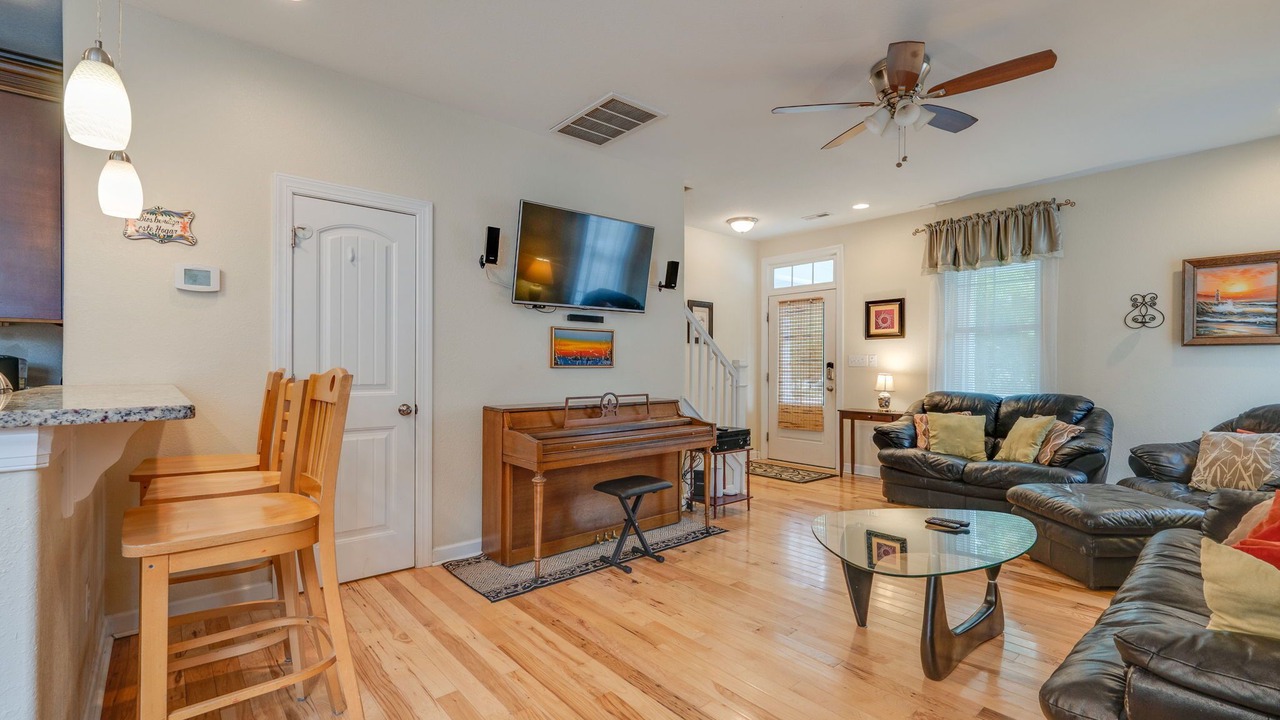 Photo of Livingroom in Buckroe Beach