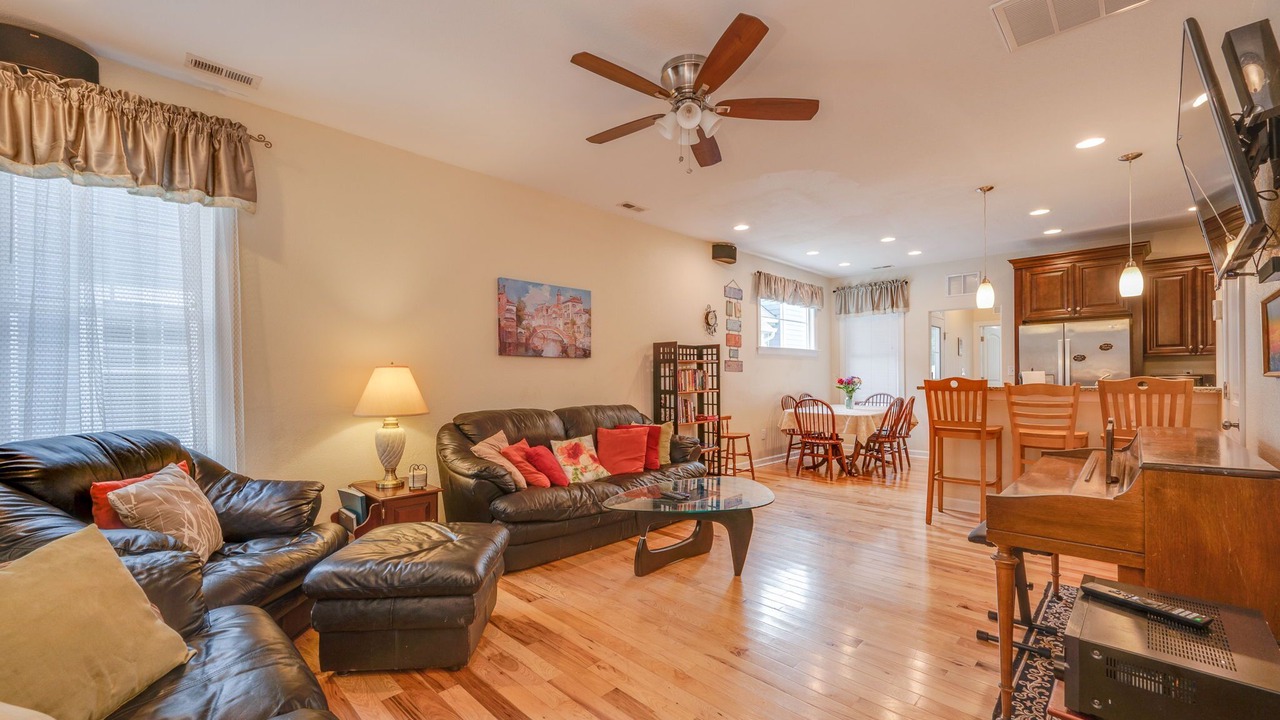 Photo of Livingroom in Buckroe Beach
