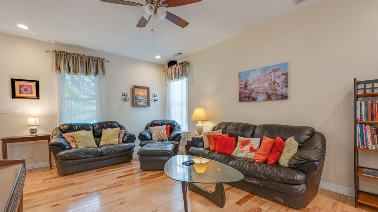 Photo of Livingroom in Buckroe Beach