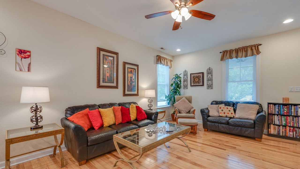 Photo of Livingroom in Buckroe Beach