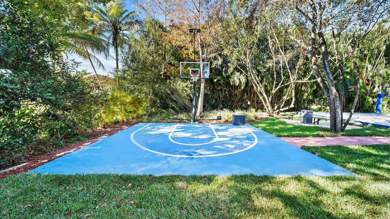 Photo of Others in Davie