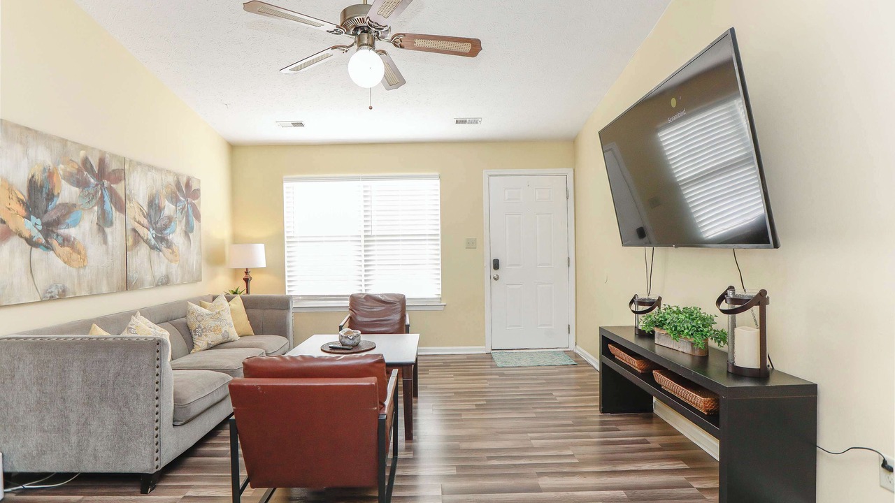 Photo of Livingroom in North Newport News