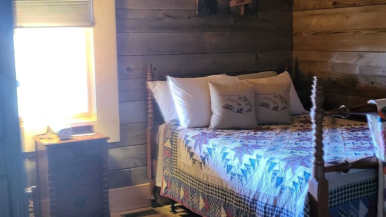 Photo of Bedroom in Austinville