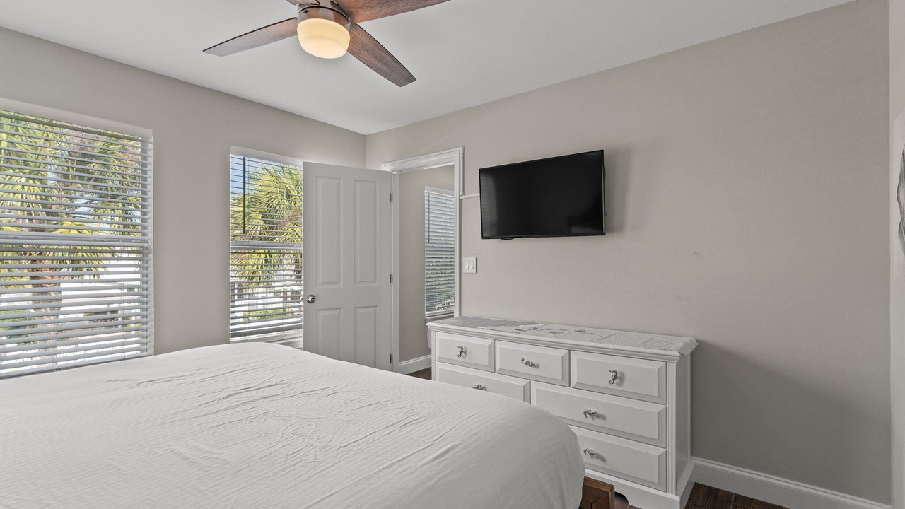 Photo of Bedroom in Crystal Shores