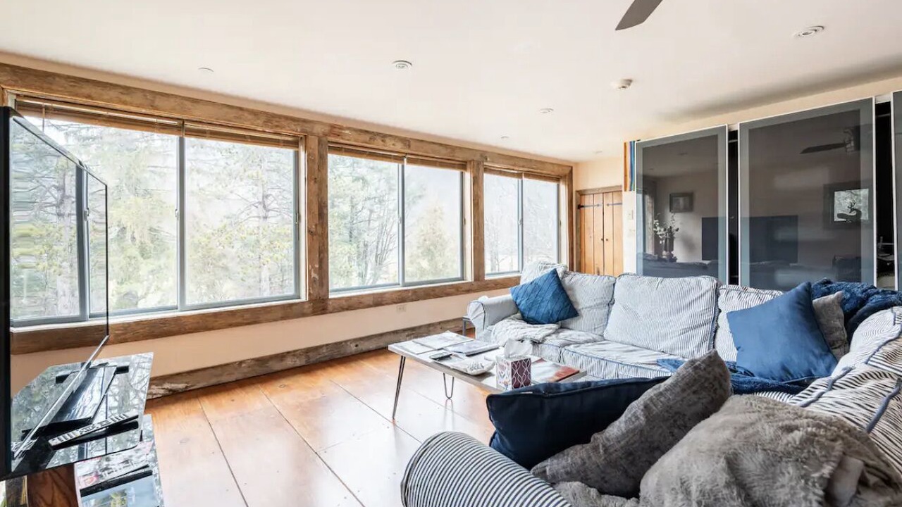 Photo of Livingroom in Phoenicia