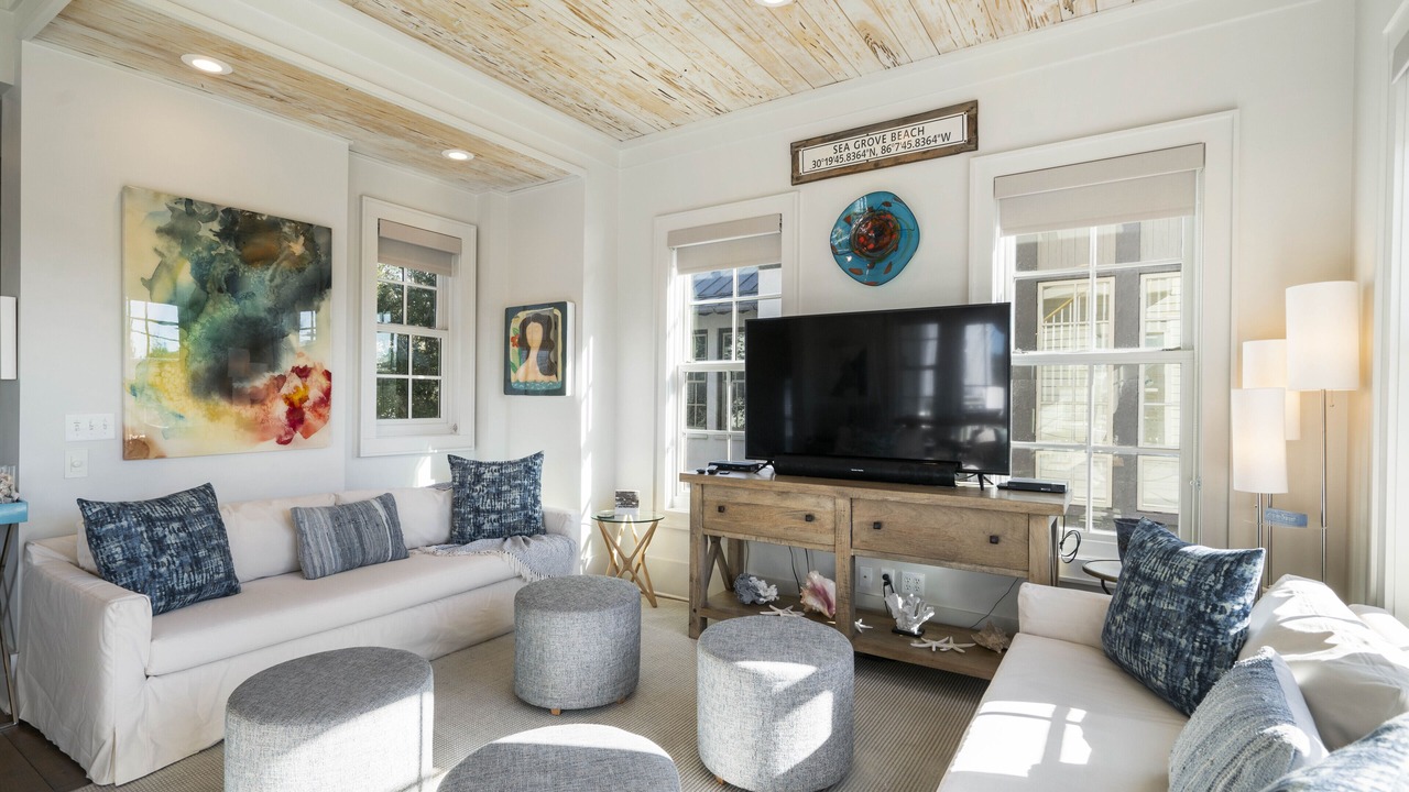 Photo of Livingroom in SeaNest Village