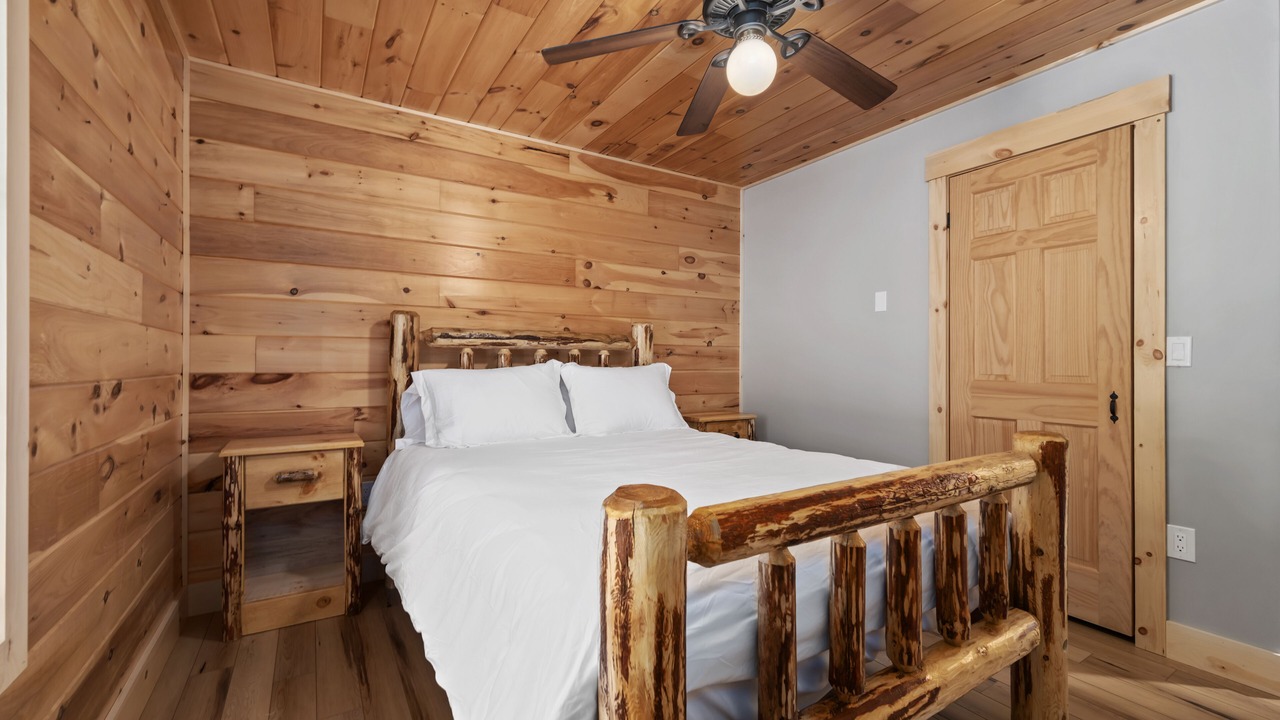Photo of Bedroom in Boonville