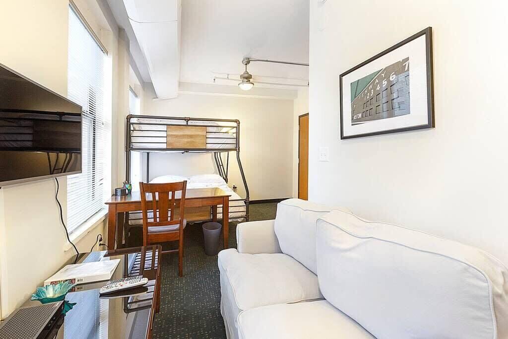 Photo of Livingroom in Downtown Boston