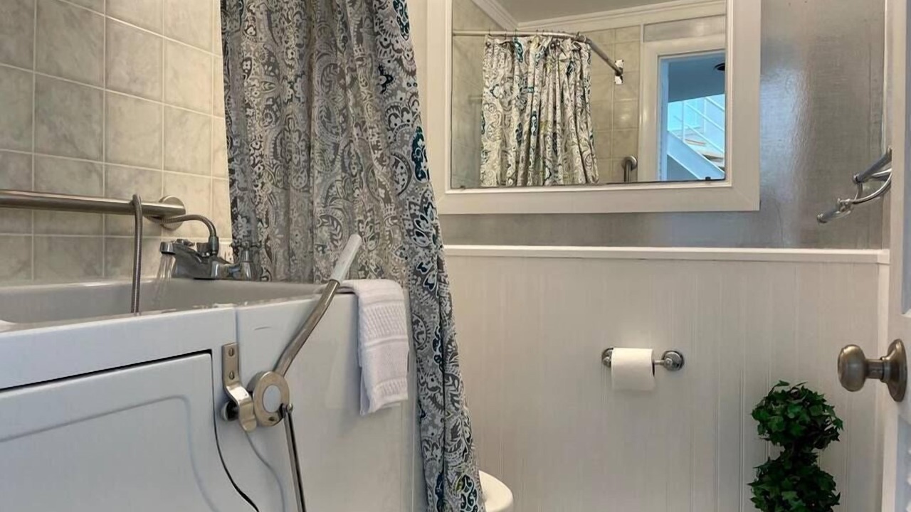 Photo of Bathroom in Little Nahant