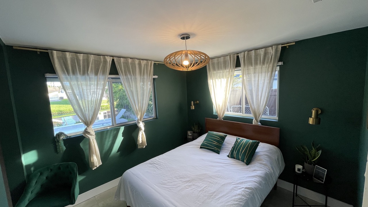 Photo of Bedroom in Davie