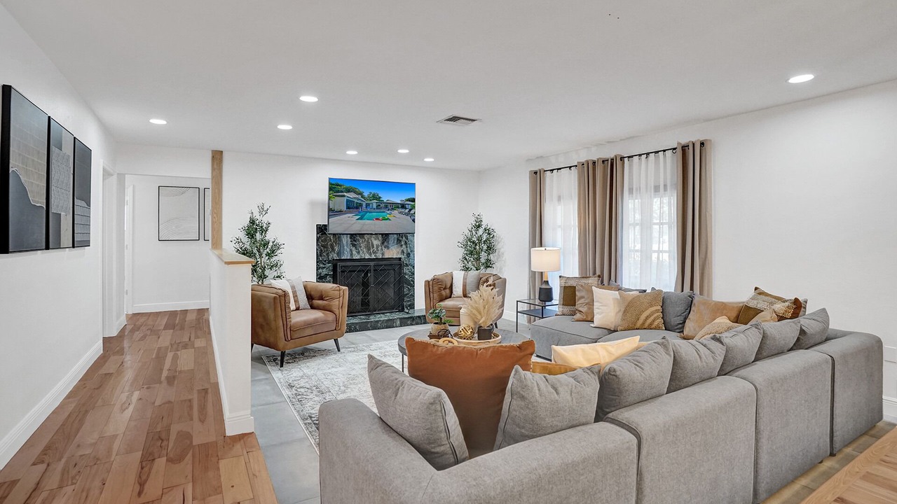 Photo of Livingroom in Davie