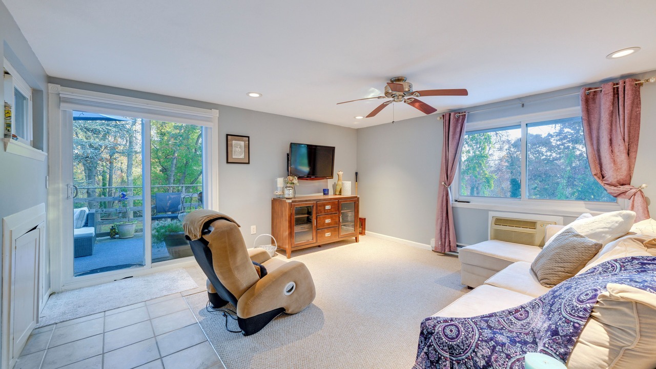 Photo of Livingroom in Dix Hills