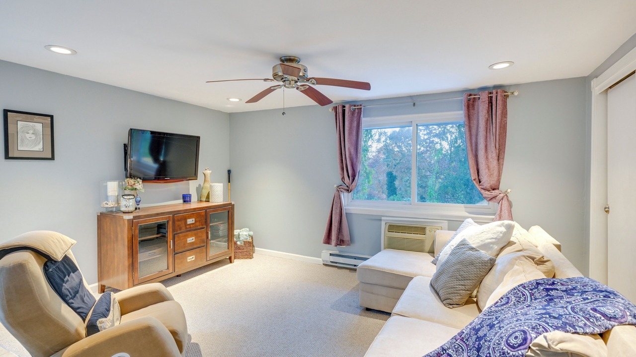 Photo of Livingroom in Dix Hills