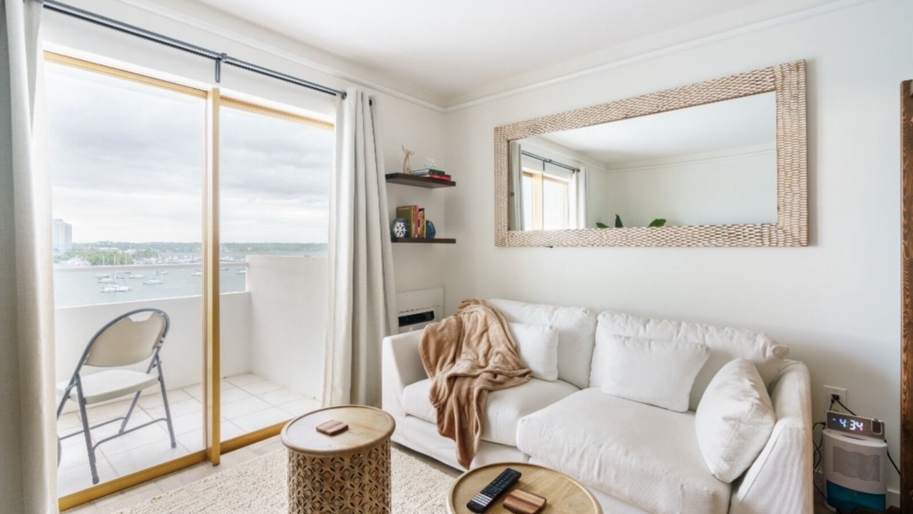 Photo of Livingroom in North Bay Village