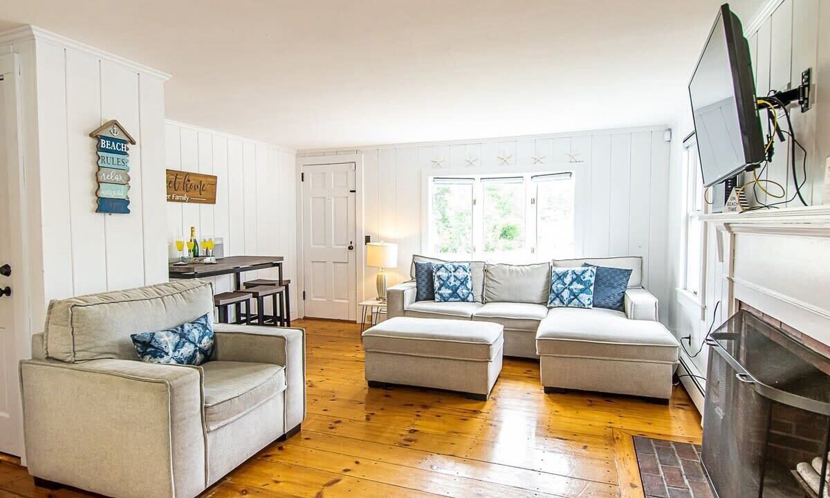 Photo of Livingroom in South Harwich