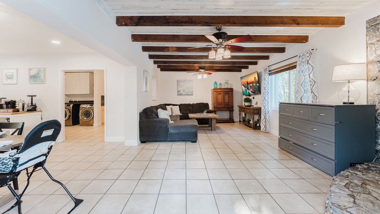 Photo of Livingroom in Lauderdale Isles