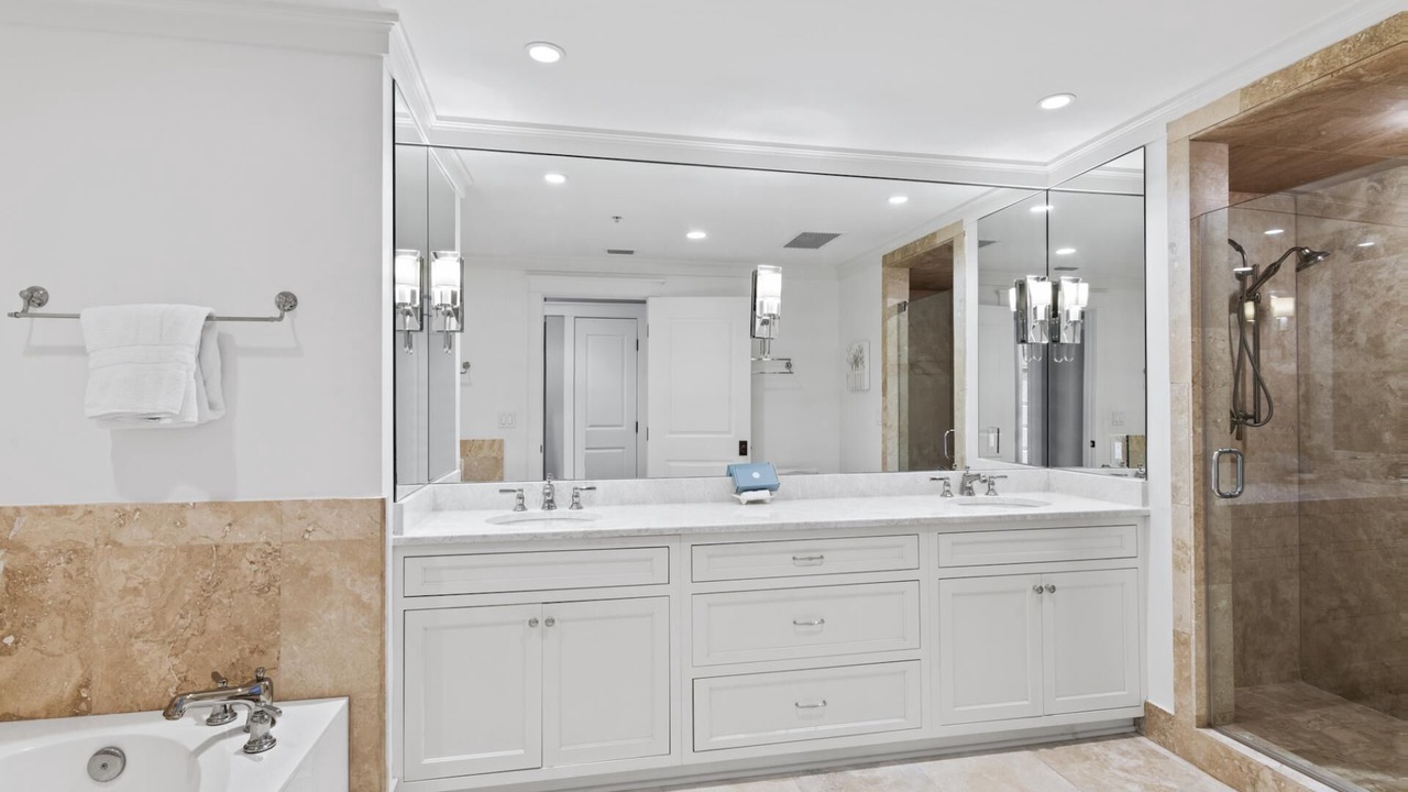 Photo of Bathroom in Gulf District