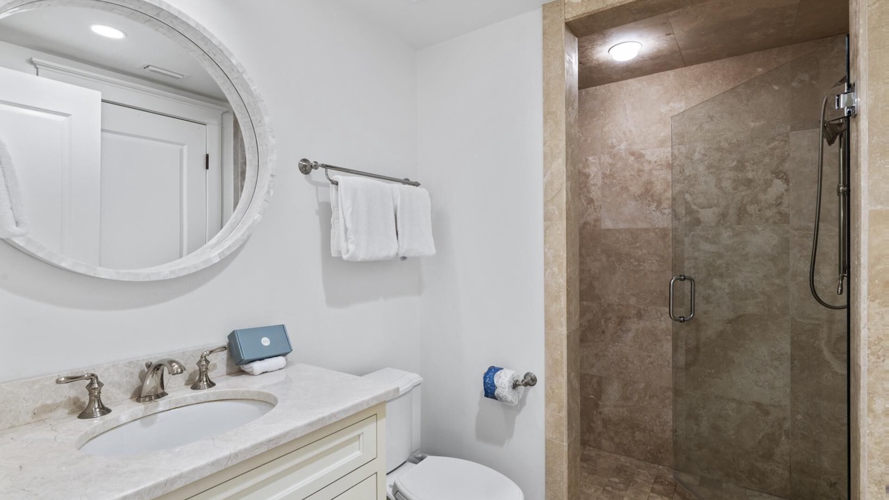 Photo of Bathroom in Gulf District
