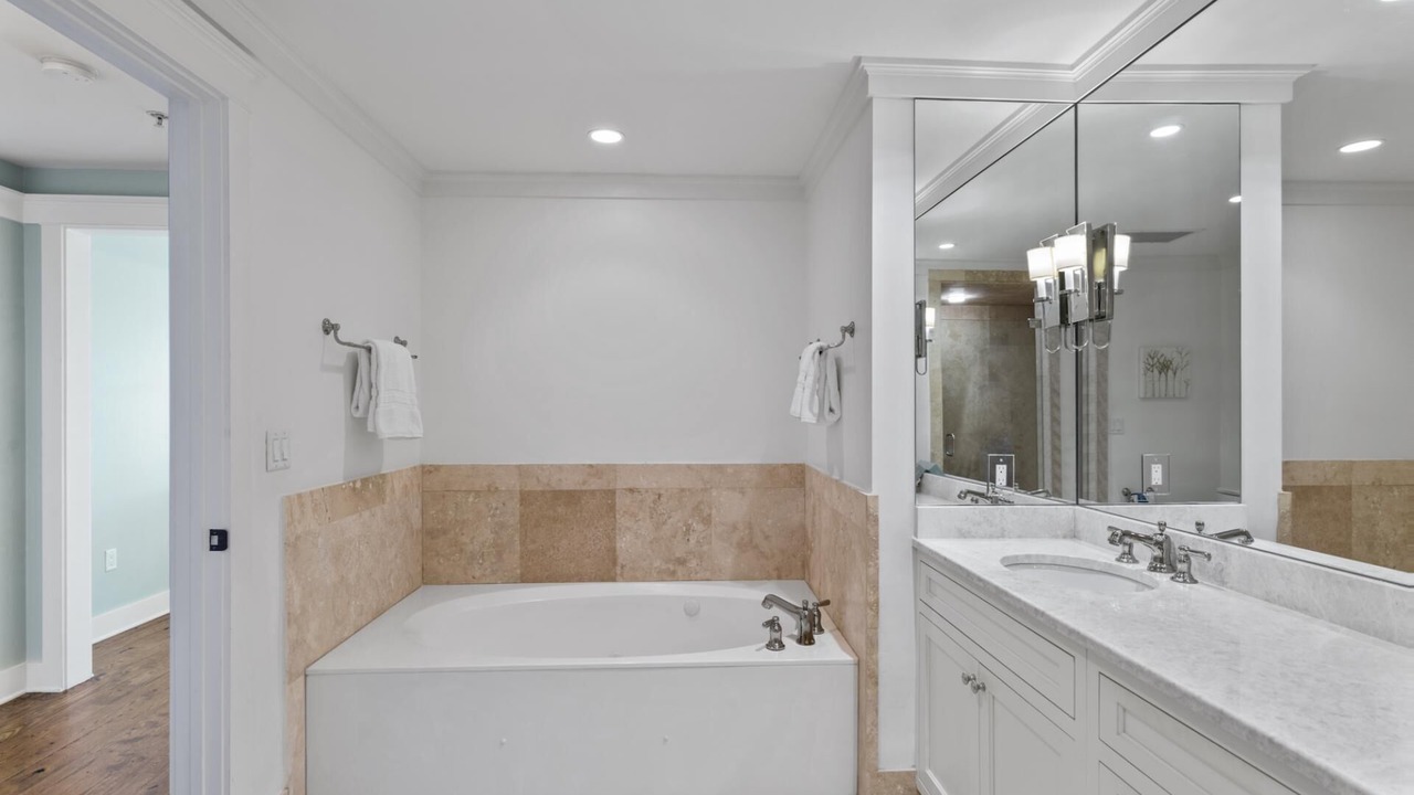 Photo of Bathroom in Gulf District