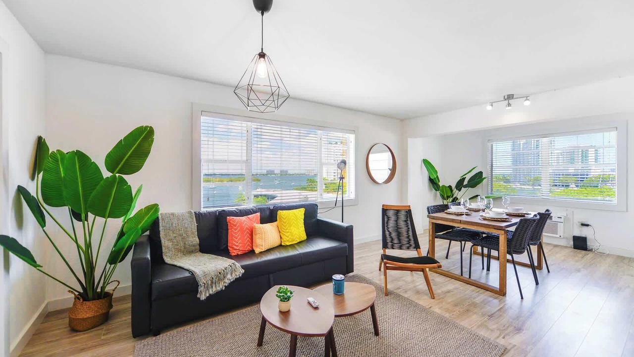 Photo of Livingroom in North Bay Village