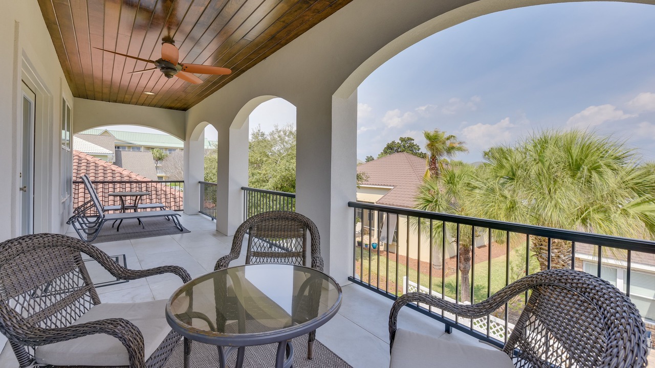 Photo of Patio Balcony in Avalon Beach Estates