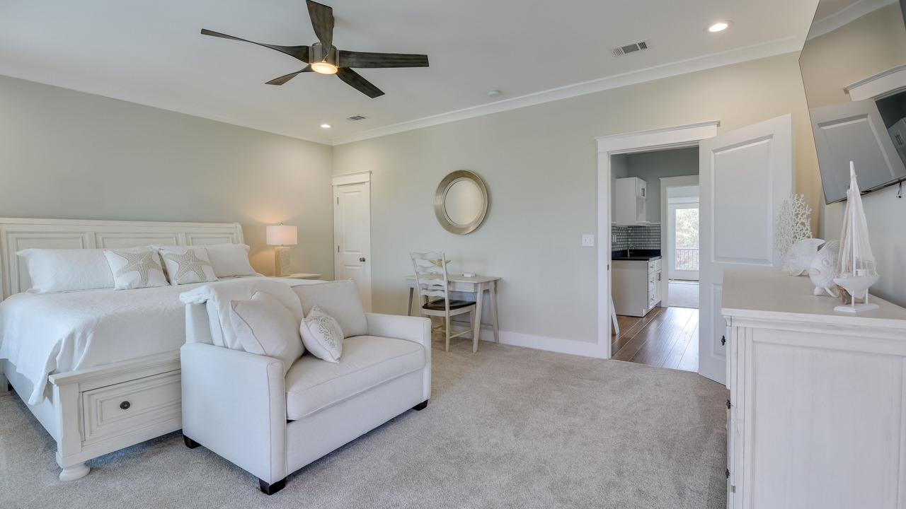 Photo of Bathroom in Avalon Beach Estates