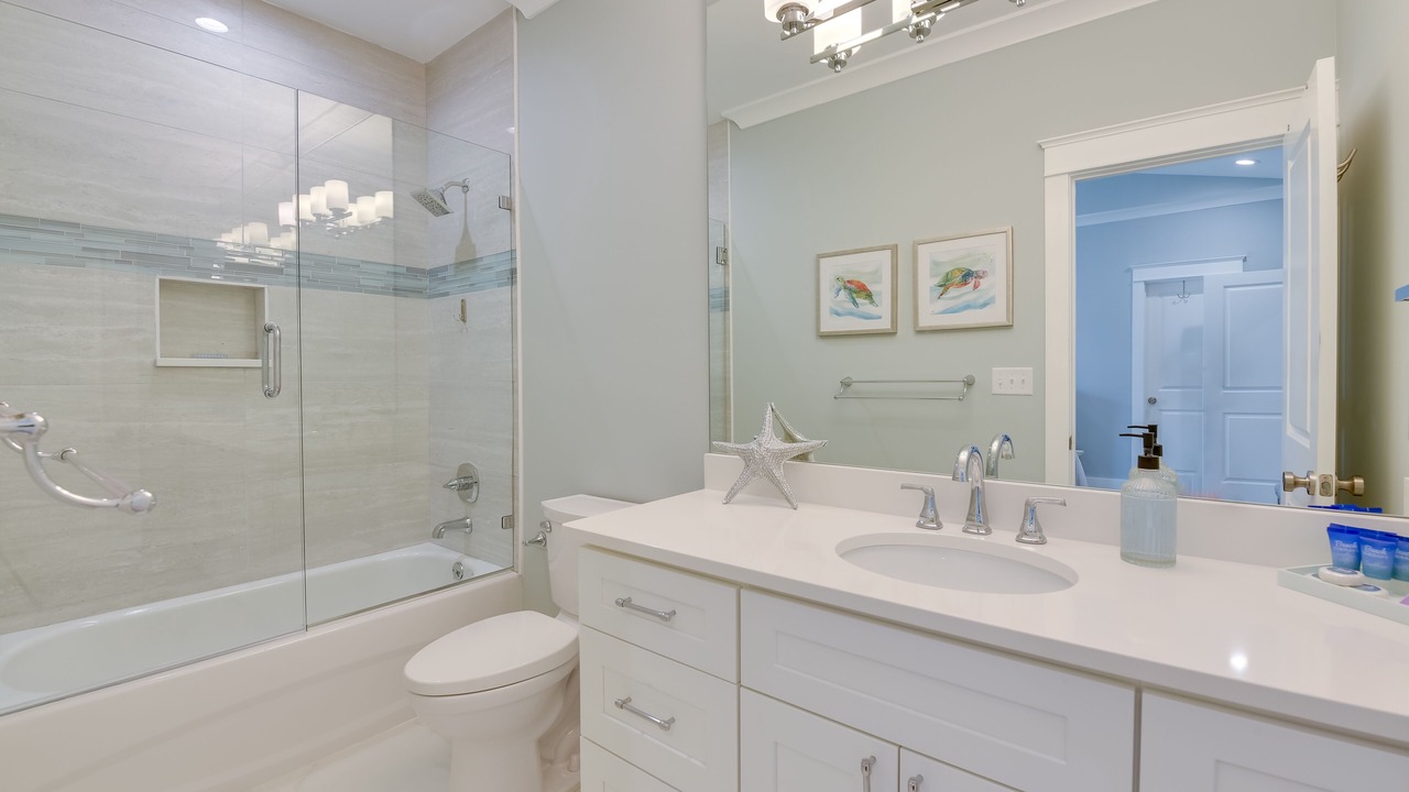 Photo of Bathroom in Avalon Beach Estates