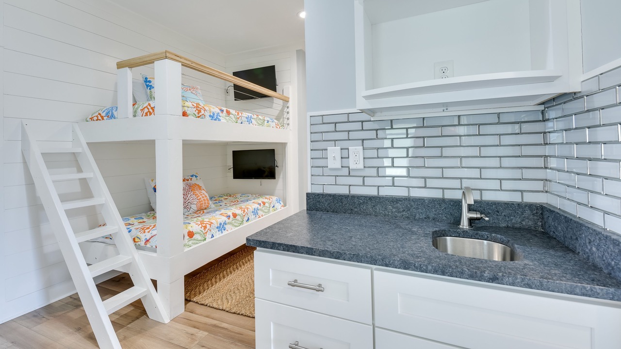 Photo of Bedroom in Avalon Beach Estates