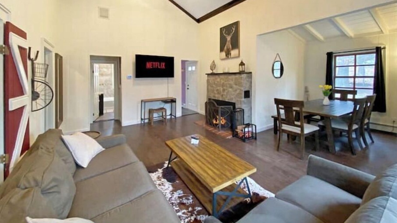 Photo of Livingroom in Commack