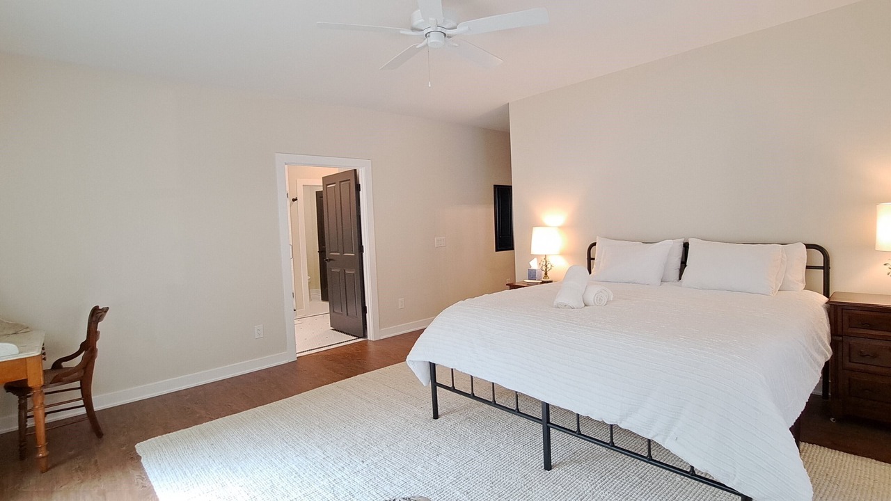 Photo of Bedroom in Lakeside